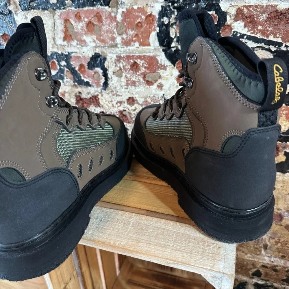 Cabelas Ultralight Wading Boots Mens 8 Brown Green Felt Sole STL Cleats 83-1302
